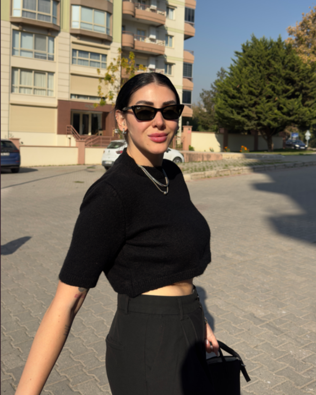 CO106 MUADİL SİYAH TRİKO